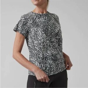 Athleta Ultimate Train Tee Shirt Womens Size XS Black White Windstorm Print
